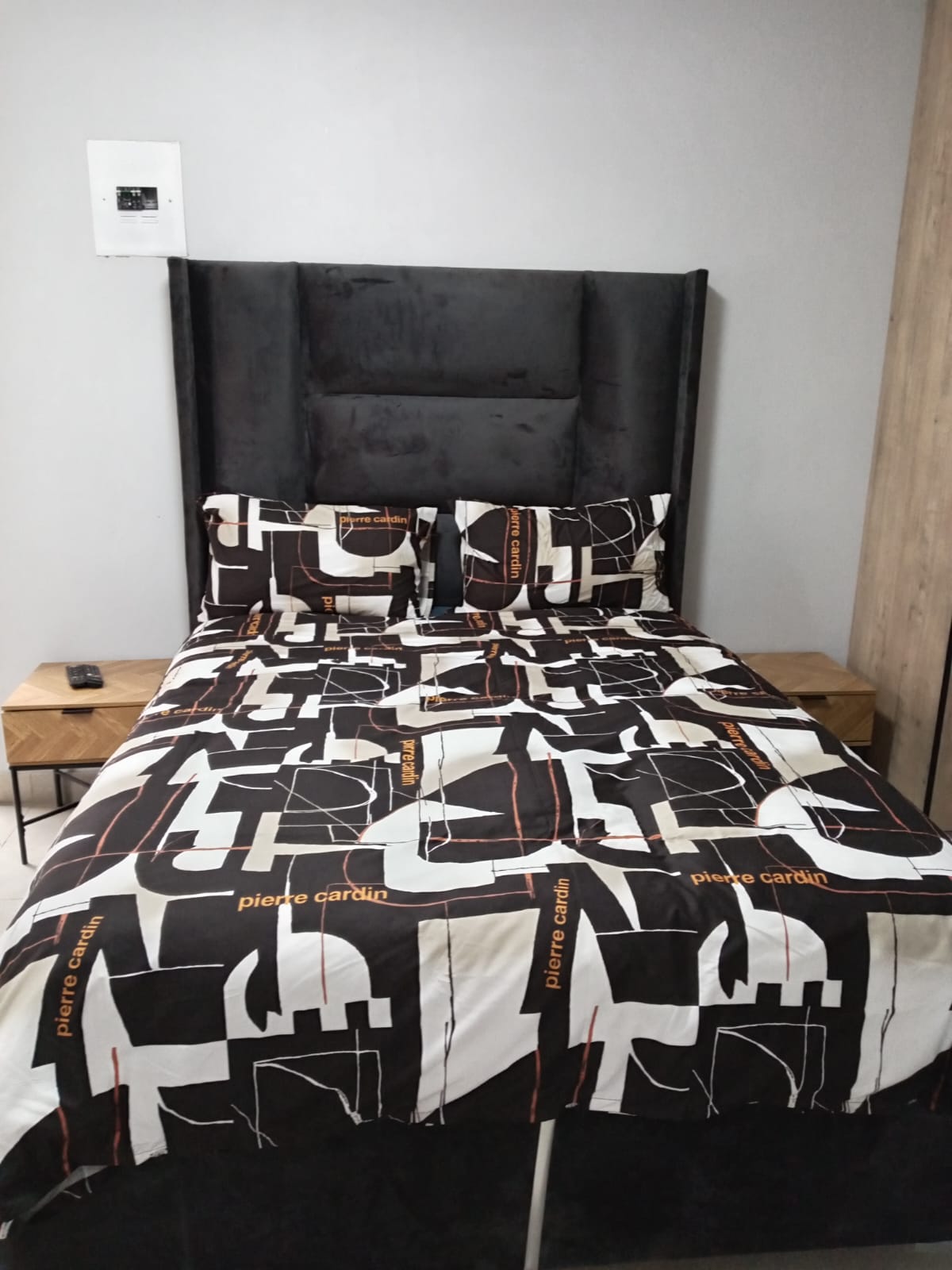 Room 4 — Bold en-suite double